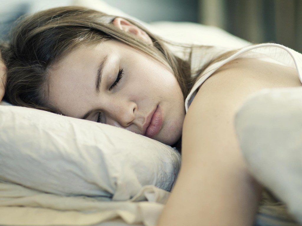 Как расслабить челюсть во время сна